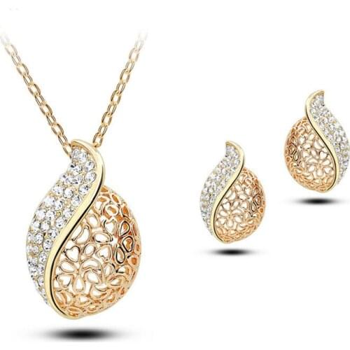 2 Sets Hollow-carved Love Leaf Pendant Necklace and Stud