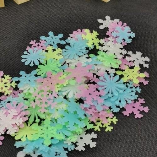 50pcs 3D Snowflake Luminous Wall Sticker Fluorescent Glow In The Dark Wall Decal for Home Kids Room Bedroom Christmas Decor