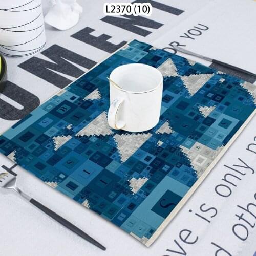 1 Piece Of Geometric Lattice Pattern Triangle Calico Terry Cloth Home Decoration Table Mat Cloth Tea Coaster 42*32 Servilletas