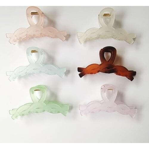 CN New Colorful Hollow Girls Hairpins Hair Claw Crab Plastic Hair Clips for Women Barrettes Hair Claws Clips for Women Headwear