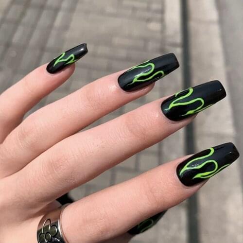 24pcs/Set Punk Black False Nails European Green Fire Pattern Artificial Full Ballet Nail Decal Art Tips with Glue Faux Ongles