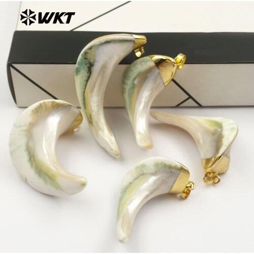 WT-JP062 WKT Random Size Natural Sea Shell Pendant Big Crescent Shape Shell With Gold Capped Pendant For Women Sea Side Jewelry