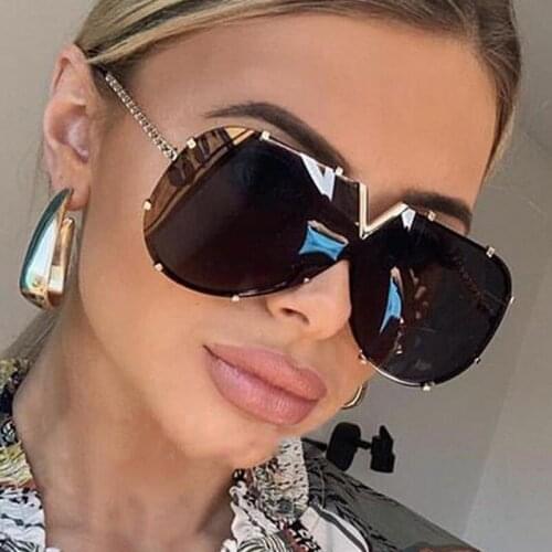 2021 New Fashion One Piece Shield Sunglasses For Women Punk Eyewear Vintage Oversized Paw Sun Glasses Men Uv400 Hip Hop