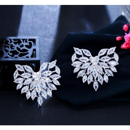 CWWZircons Classic Cubic Zirconia Stone Setting Gorgeous Big Heart Shape Stud Earring for Women Bridal Jewelry Gift CZ035