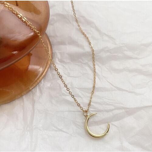 Women Lady Alloy Simple Design Sweet Moon Shaped Pendant Necklace Jewelry Gift