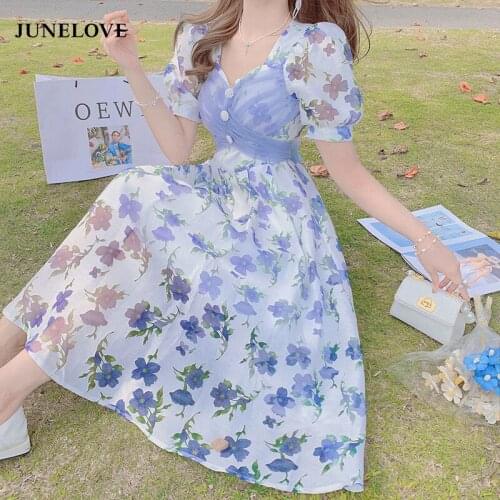 JuneLove Summer Elegant Floral Dress Women Korean Sweet Vintage V-neck Revolve Dress Casual Puff Sleeve Outdoor Beach Dress 2021