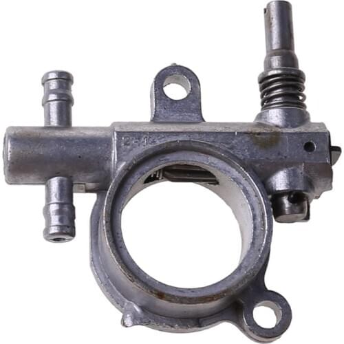 2500/3800 Chainsaw Spare Parts Chainsaw Oil Pump With Worm Drive Gear Fits 25CC