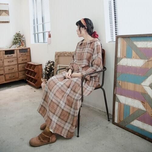 Autumn / winter 2020 new literary and art loose large navy collar Plaid Long Sleeve Cotton hemp medium length dress Sen