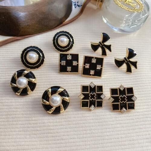 ~ middle ancient Hepburn small fragrance elegant atmosphere Pearl Drop oil enamel 925 silver needle Earrings female