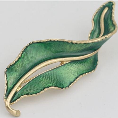 Factory direct selling leaves, freshwater pearls, green drop oil, retro, exaggerated brooch, breast flowers, spot supply