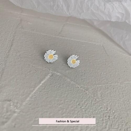 Fashion Women Small Daisy Design Titanium steel Mini Cute Flower Earings Studs Earrings Party Punk Earring Jewelry Earrings