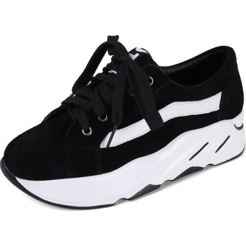 Paragraph 18 years in the spring and autumn period and the comfortable platform with frosted leather motion