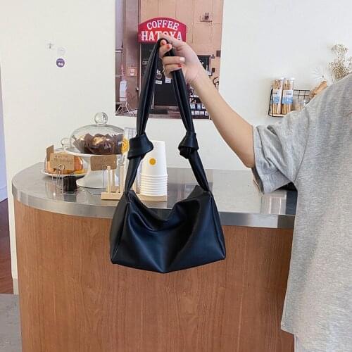 2021 new niche design fashion knotted tofu bag tide one-shoulder armpit bag casual soft leather pillow bag