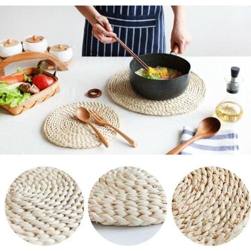 Handmade Weave Placemat Round Rattan Tableware Pad Insulation Table Mats for Bowls Dish Corn Husk Tea Cup Coasters Desktop Decor