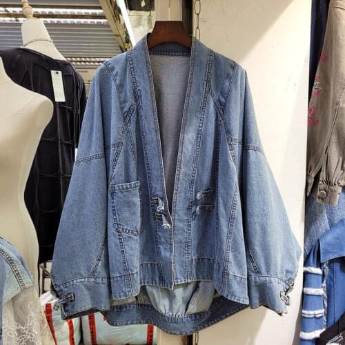2021 Spring And Autumn New Womens Fashion V-neck Casual Denim Jacket Women Loose Large Size Bat Sleeve Denim Cardigan Trend e218