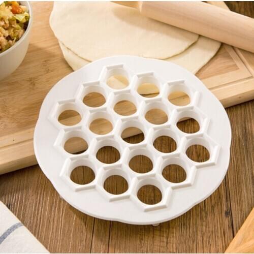 1PC Kitchen Pastry Tools DIY White Plastic Dumpling Mold Maker Dough Press Dumpling 19 Holes Dumplings Maker Mold Tools OK 0520