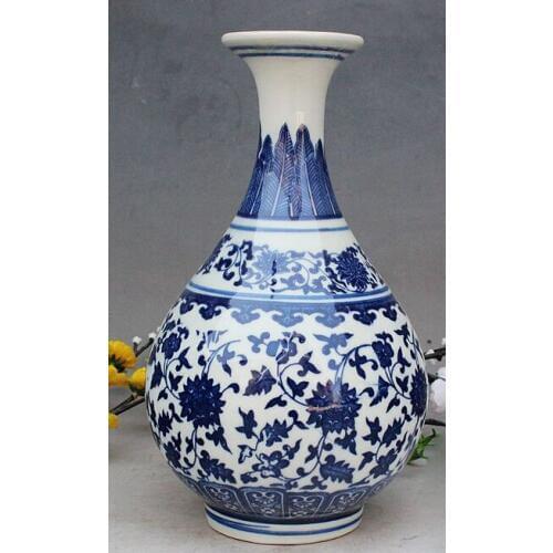 Exquisite Small Chinese Antique Handmade Blue and White Porcelain Flowers Designs Auspicious Ornament Vase No.6