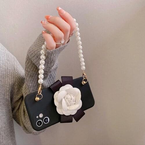 INS Camellia Pearl Bracelet Chain Liquid Silicone Case For iPhone 12 11 Pro Max X XR XS 6S 7 8 Plus SE2 12 Mini Case Shockproof