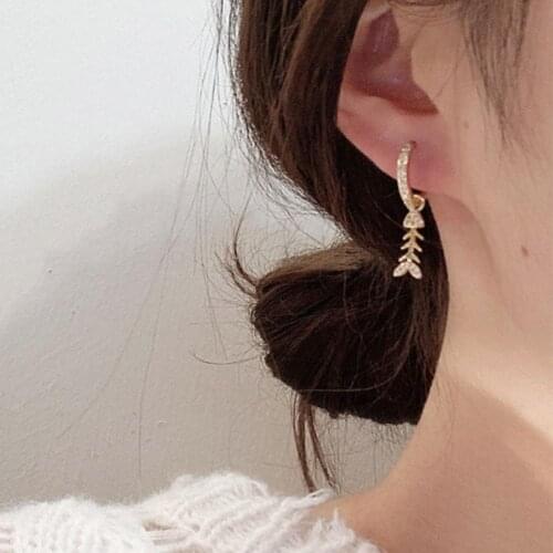 80% HOT SALES!! Fashion All-match Women Fishbone Hoop Earrings for Daily Wear