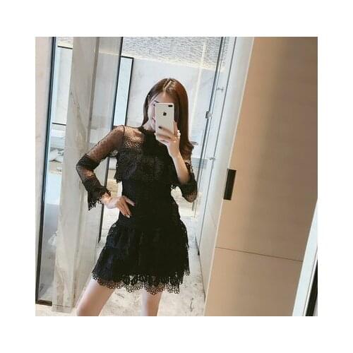 2021 New Arrive Autumn Runway High-End Custom Lace Dress Hollow Out Flare Sleeve Sexy Patchwork Cake Dress S/M/L