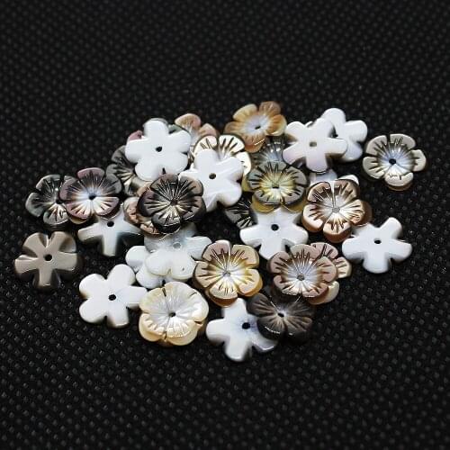 5pcs / bag natural conch shell pendant four color five petal flower beads for jewelry making DIY bracelet earring accessories