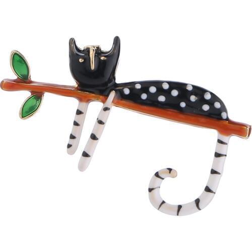 Lazy Cat Sitting On The Tree Enamel Brooches For Women And Men Bouquet Pin 2019 New Fashion Jewelry