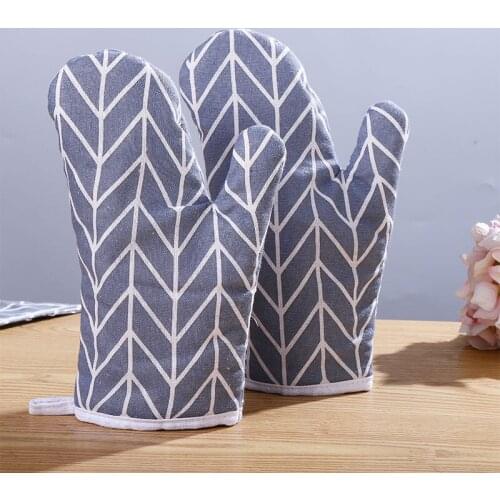 Thickened and lengthened polyester kitchen baking heat-resistant insulation anti-hot microwave oven gloves pot holders gloves