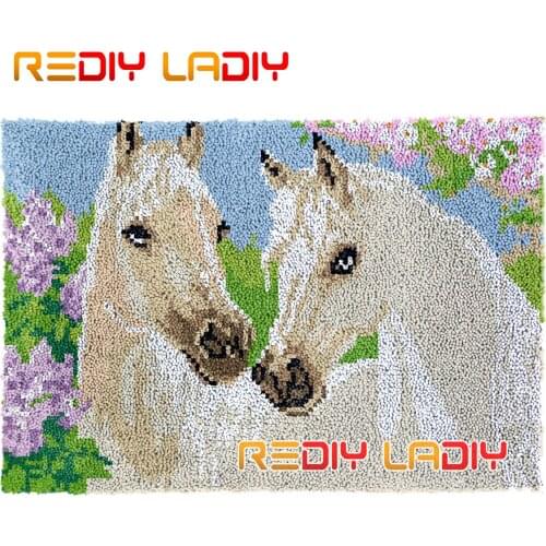 Latch Hook Rug Horses Lovers Plush Wall Hanging DIY Carpet Rug Kits Chunky Yarn Arts Cushion Crocheted Floor Mat Hobby & Crafts