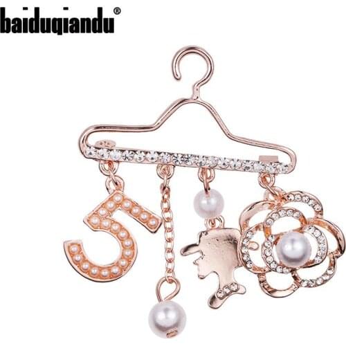 Baiduqiandu New Arrival Trendy Five and Rose Drop Hanger Pins Brooches Jewelry Accessories for Women in Rose Gold Color