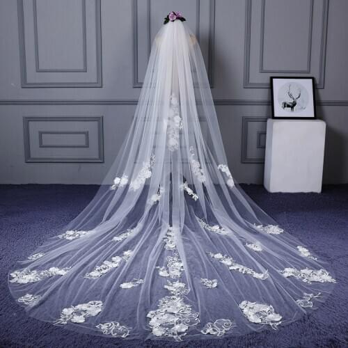 Bling Sequins Partial Lace Edge One Layer Cathedral Wedding Veil with Comb Elegant Bridal Veil Velo De Novia