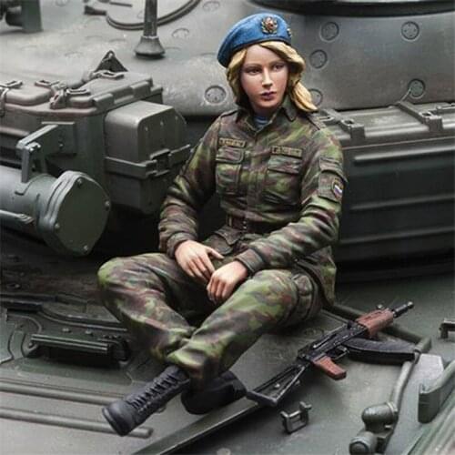 Unpainted Russian Modern Female Soldier GK Resin Figure 1/16 Scale Model Kit Resin Colorless Self-Assembled Toy No.L35