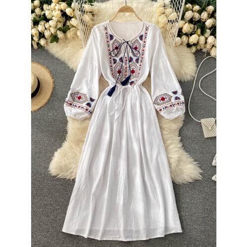 Womens Bohemian Retro National Wind Embroidery Floral Tassel O-Collar Midi Bubble Puff Sleeve Female Vestidos PL595