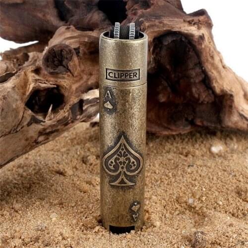 Original Clipper Retro Butane Windproof Lighter Metal Portable Grinding Wheel Flint Lighters Smoking Mens Gift Interesting