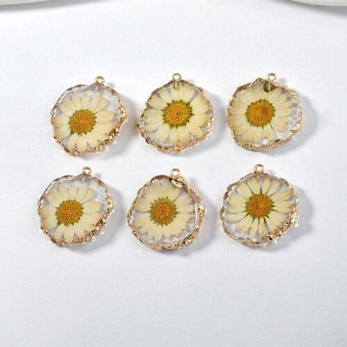 2pcs Vintage Gold Daisy Flower Irregular Resin Earring Charms Korean Women Necklace Earring Pendant Connector Jewelry Make