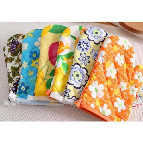 Adeeing Aprons And Potholders