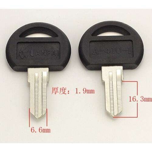 A139 The boss left the table with glue blank key