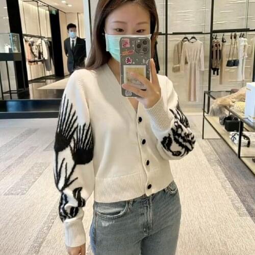 Runway Cropped Cardigan Women 2021 Autumn Winter White Cardigan Jacquard Long Sleeve V Neck Sweate Coat Fashion Knitted Jacket