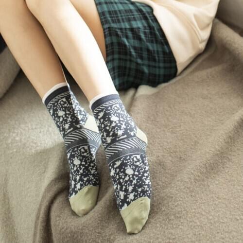 Trendy Leopard Jacquard Retro Women Socks High Quality Fashion Autumn Winter Sock Sexy Wild Leopard Combed Cotton Ruffle Socks