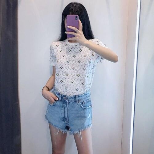 2021 Floral Embroidered T-shirt Women O-neck Short Sleeves Knit Top Contrasting Flowers Embroidery Detail Woman Pullovers