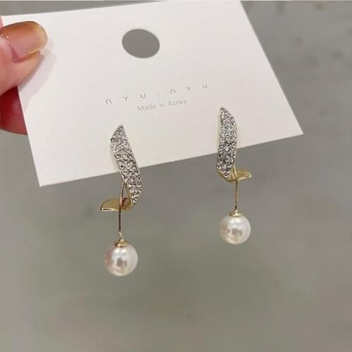 2021 New Contracted Long Sweet Pearl Modelling Women Earrings Fashion Lovely Joker Fresh Crystal Dangle Earrings Elegant