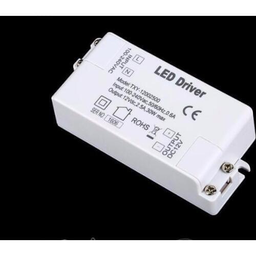 100-240V To 12V 2.5A 30W Power Supply AC/DC Adapter Transformer For LED Strip 5050 3528 RGB ceiling Light bulb LED Drive
