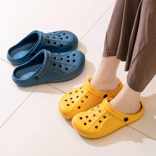 Child Slippers Garden Clogs Slip on Water Shoes Kids Classic Clog Women Beach Shoes Men Sneakers EVA Lightweight Couple Slippers