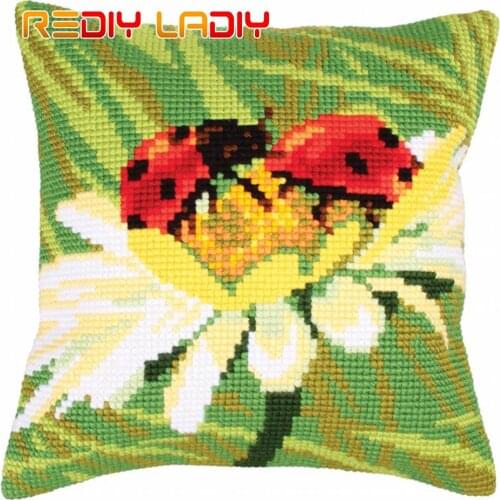 Cross Stitch Cushion Cover Ladybug Daisy Needlepoint Kits Pre-Printed Canvas Thick Yarn Cross-stitch Pillow Case Arts and Crafts