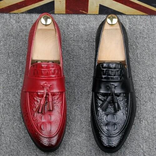 Luxury Brand Slip on patent Leather Casual Driving flats Loafers Moccasins Italian Flats men Business shoes