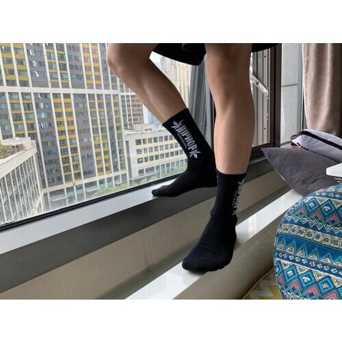 IMINCN 1Pair Original Design Young People Hiphop Never Die Maple Leaf Cotton Dance Street High Fashion Black White Sock