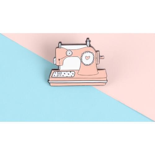 New Commemorative Edition Sewing Machine Brooch Fashion Personality Pink Girl Missing Edition Sewing Machine Gift Badge Denim Cl