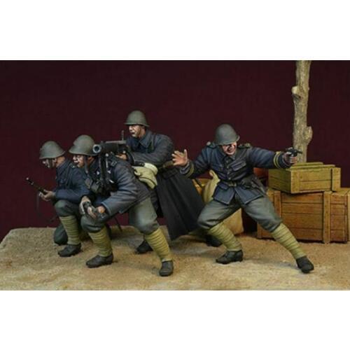 1/35 Assembly Resin Figure kit 4 Soldiers