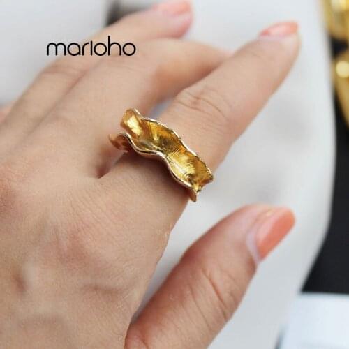 European Gold Color Irregular Flower Shape Trend Finger Ring Vintage Metal Arc Ring For Women Fashion Statement Party Jewelry