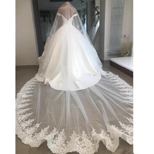 2019 Elegant White Ivory Lace Bridal Veils 3m Long 1T Appliqued Wedding Veil In Stock Cathedral Wedding Accessories With Comb