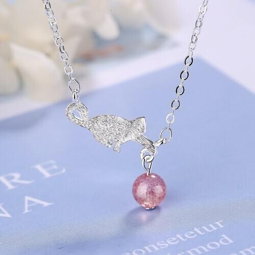 Classic fashion brushed cat strawberry crystal stroke peach blossom necklace female Japanese and Korean simple wild forest fresh